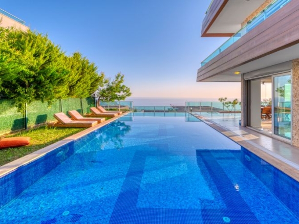 5+1 Sea View Villa For Sale in Bektas